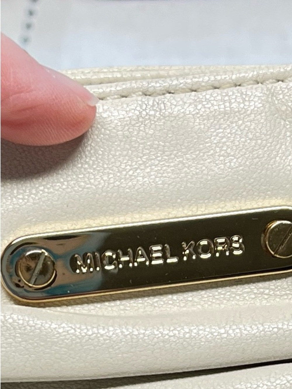 MICHAEL Michael Kors, EUC, Cream Ruched Leather Crossbody, tags inside - Picture 3 of 14